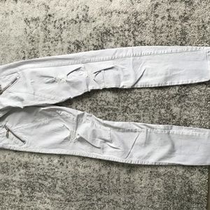 Women’s guess skinny jeans. Size 27. Colour Lilac